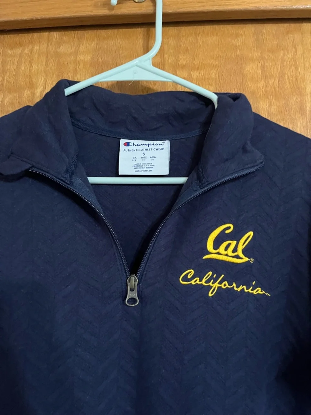 Champion Navy Blue V-Neck Pullover with Yellow Cal California Logo - Picture 2 of 2
